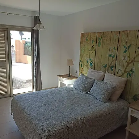Διαμέρισμα Macy House , With Private Garden And Sea Views *