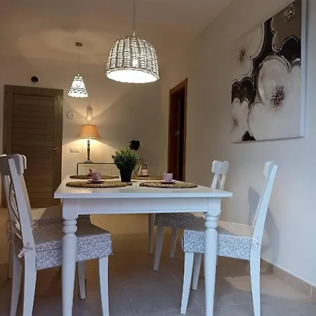 Macy House , With Private Garden And Sea Views *